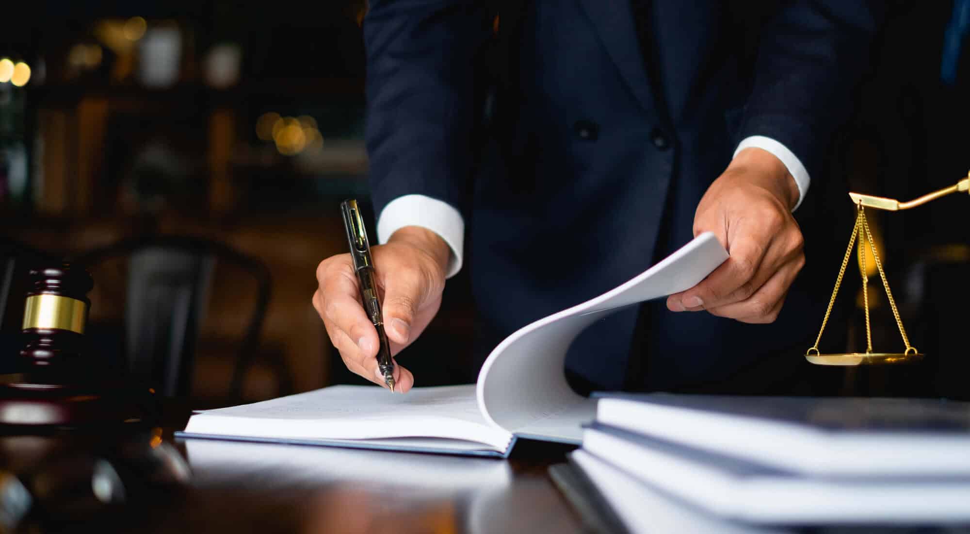 بهترین وکیل قراردادها