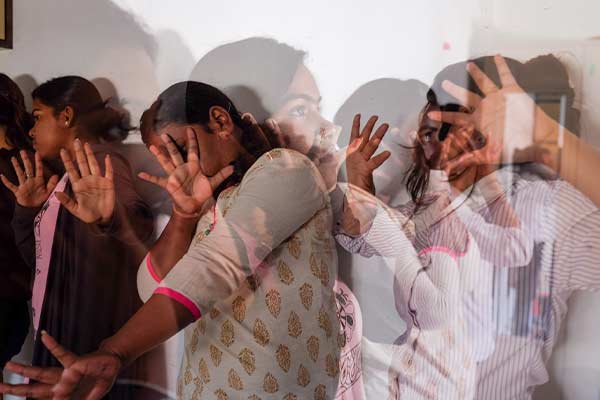 قوادی - قاچاق زنان و دختران یک کار غیر قانونی مانند کالاهای دیگر